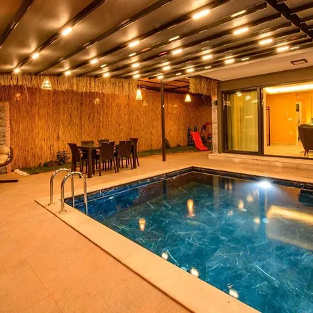 Villa Soeguet 2 - 4 Bedroom With Jacuzzi In