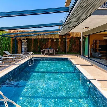 Soeguet 2 - 4 Bedroom With Jacuzzi In *