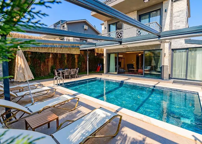 Soeguet 2 - 4 Bedroom With Jacuzzi In פאטהיה