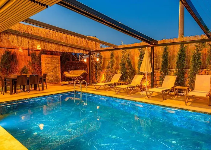 Soeguet 2 - 4 Bedroom With Jacuzzi In פאטהיה