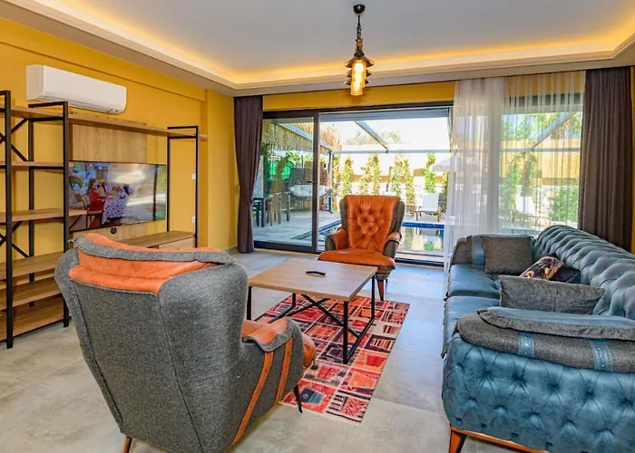 Soeguet 2 - 4 Bedroom With Jacuzzi In פאטהיה