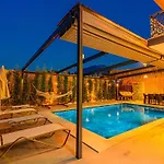 Soeguet 2 - 4 Bedroom With Jacuzzi In