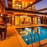Soeguet 2 - 4 Bedroom With Jacuzzi In * Fethiye