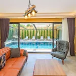 Soeguet 2 - 4 Bedroom With Jacuzzi In Villa Fethiye