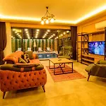 Soeguet 2 - 4 Bedroom With Jacuzzi In * Fethiye