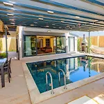 Soeguet 2 - 4 Bedroom With Jacuzzi In Villa Fethiye