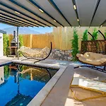 Soeguet 2 - 4 Bedroom With Jacuzzi In Villa Fethiye