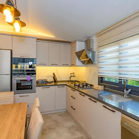 Soeguet 2 - 4 Bedroom With Jacuzzi In