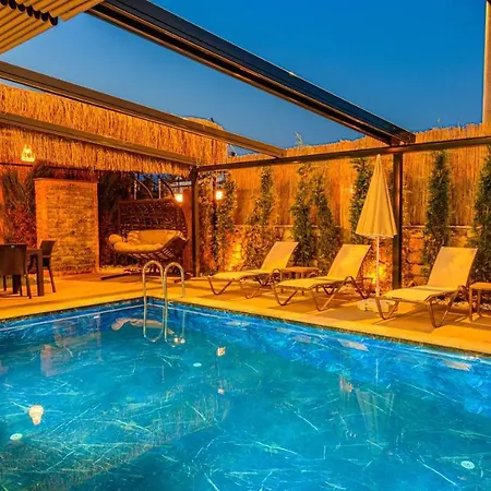 Soeguet 2 - 4 Bedroom With Jacuzzi In フェティエ