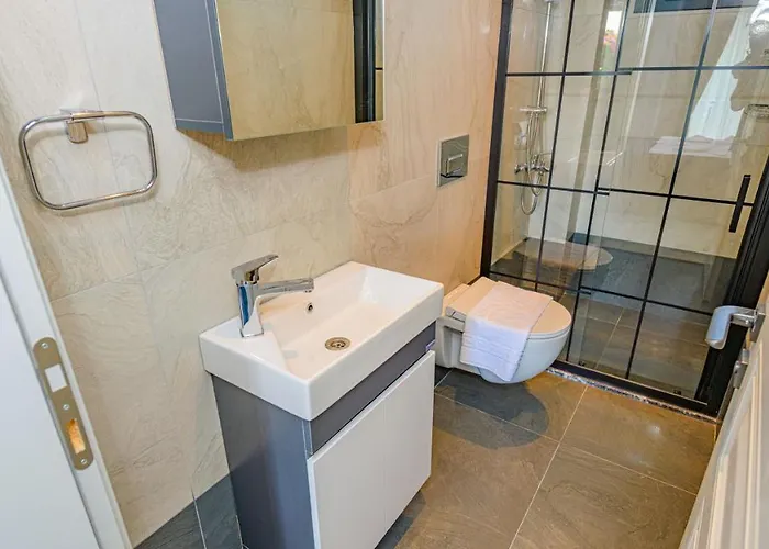 Soeguet 2 - 4 Bedroom With Jacuzzi In Фетхие