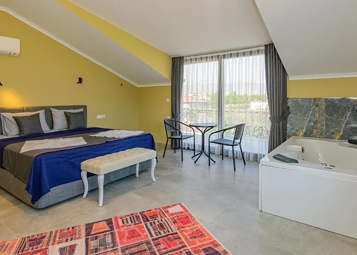 Soeguet 2 - 4 Bedroom With Jacuzzi In * Фетхие