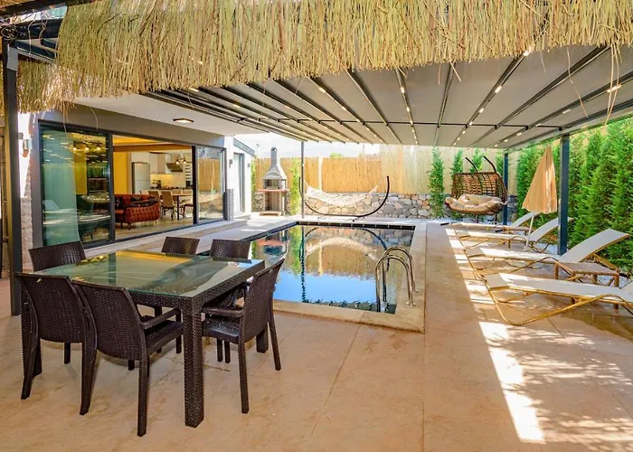 Soeguet 2 - 4 Bedroom With Jacuzzi In * Fethiye