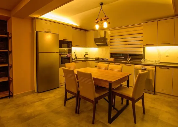 Soeguet 2 - 4 Bedroom With Jacuzzi In Фетхие