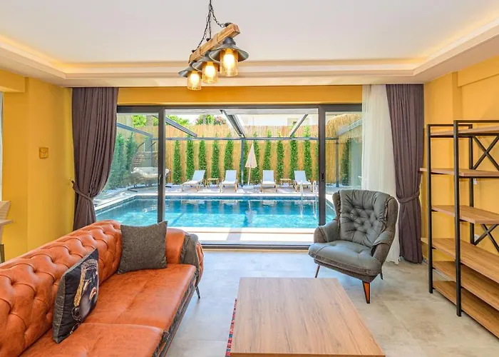 Soeguet 2 - 4 Bedroom With Jacuzzi In Villa Fethiye